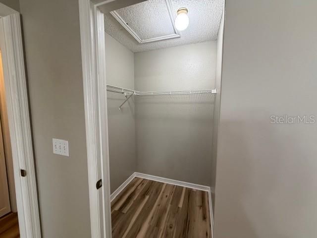 For Rent: $1,100 (2 beds, 1 baths, 864 Square Feet)