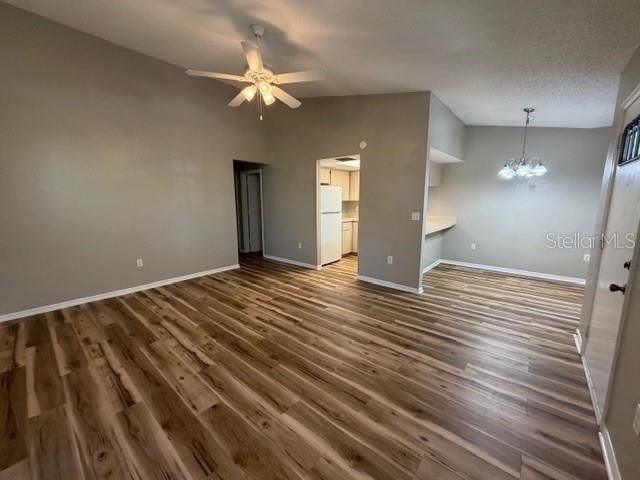 For Rent: $1,100 (2 beds, 1 baths, 864 Square Feet)