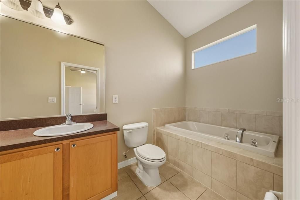 На продажу: $650,000 (6 спален, 0 ванн, 3168 Квадратных фут)