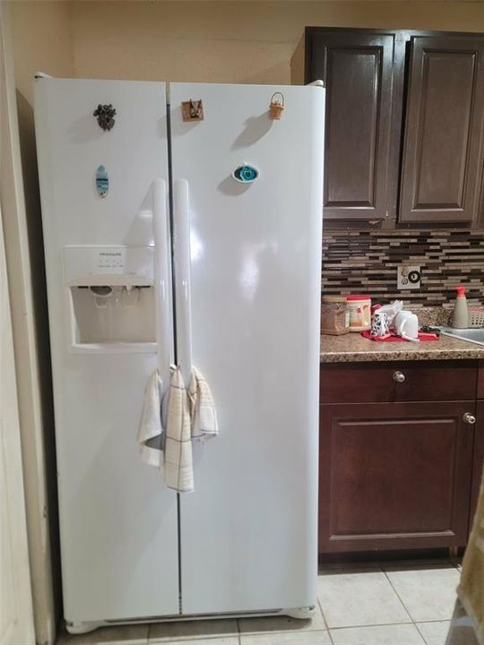 待售: $215,000 (2 贝兹, 2 浴室, 930 平方英尺)