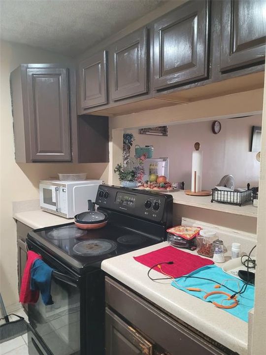 待售: $215,000 (2 贝兹, 2 浴室, 930 平方英尺)