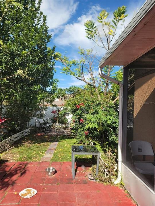 待售: $215,000 (2 贝兹, 2 浴室, 930 平方英尺)