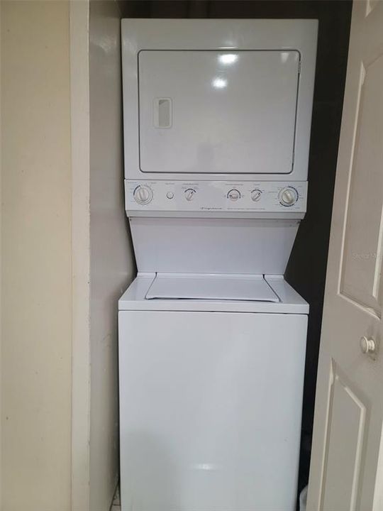 待售: $215,000 (2 贝兹, 2 浴室, 930 平方英尺)