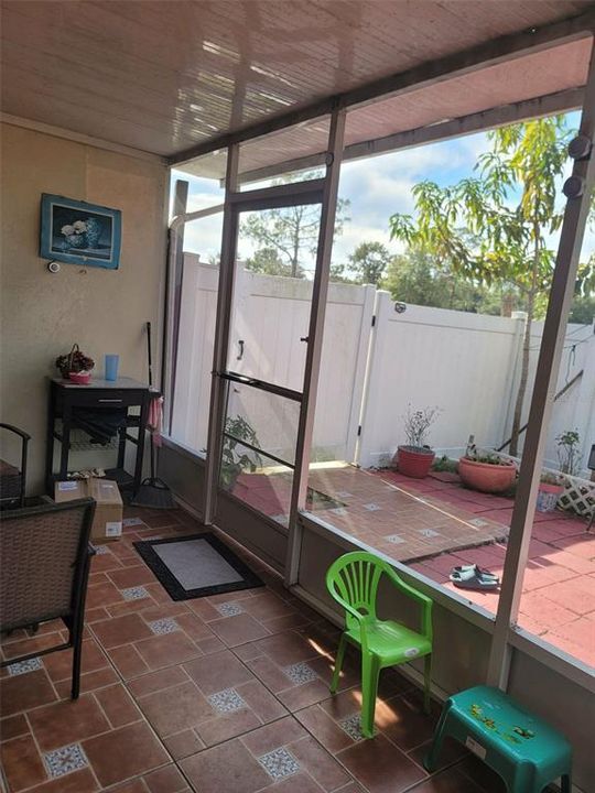 待售: $215,000 (2 贝兹, 2 浴室, 930 平方英尺)