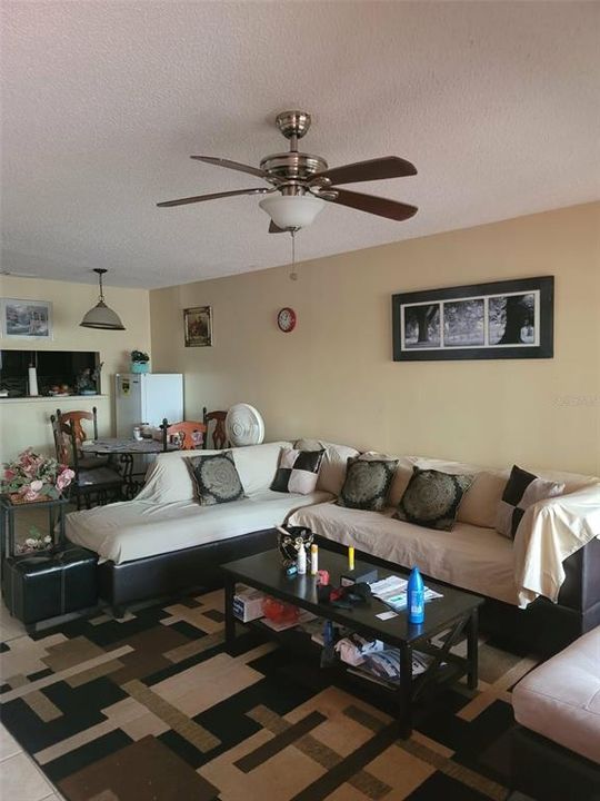 待售: $215,000 (2 贝兹, 2 浴室, 930 平方英尺)