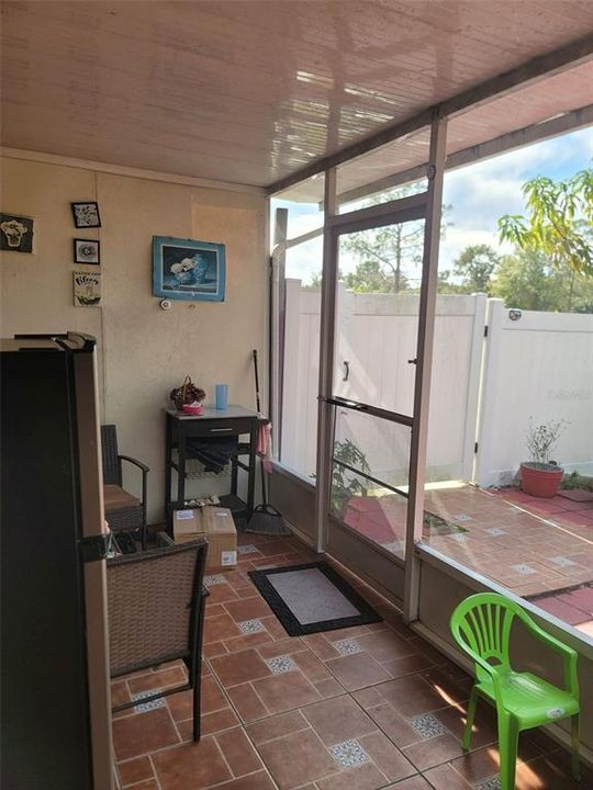 待售: $215,000 (2 贝兹, 2 浴室, 930 平方英尺)