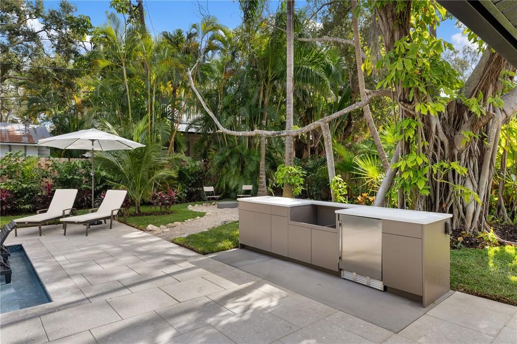 For Sale: $2,190,000 (4 beds, 3 baths, 2529 Square Feet)