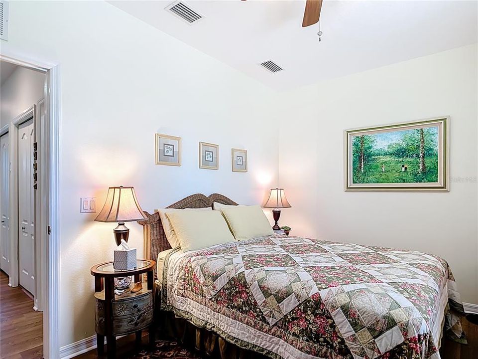 На продажу: $238,000 (2 спален, 2 ванн, 1268 Квадратных фут)