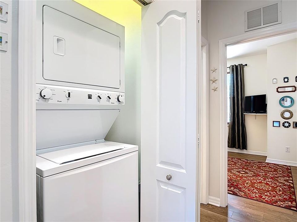 На продажу: $238,000 (2 спален, 2 ванн, 1268 Квадратных фут)