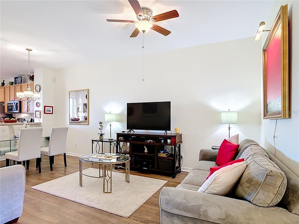 На продажу: $238,000 (2 спален, 2 ванн, 1268 Квадратных фут)