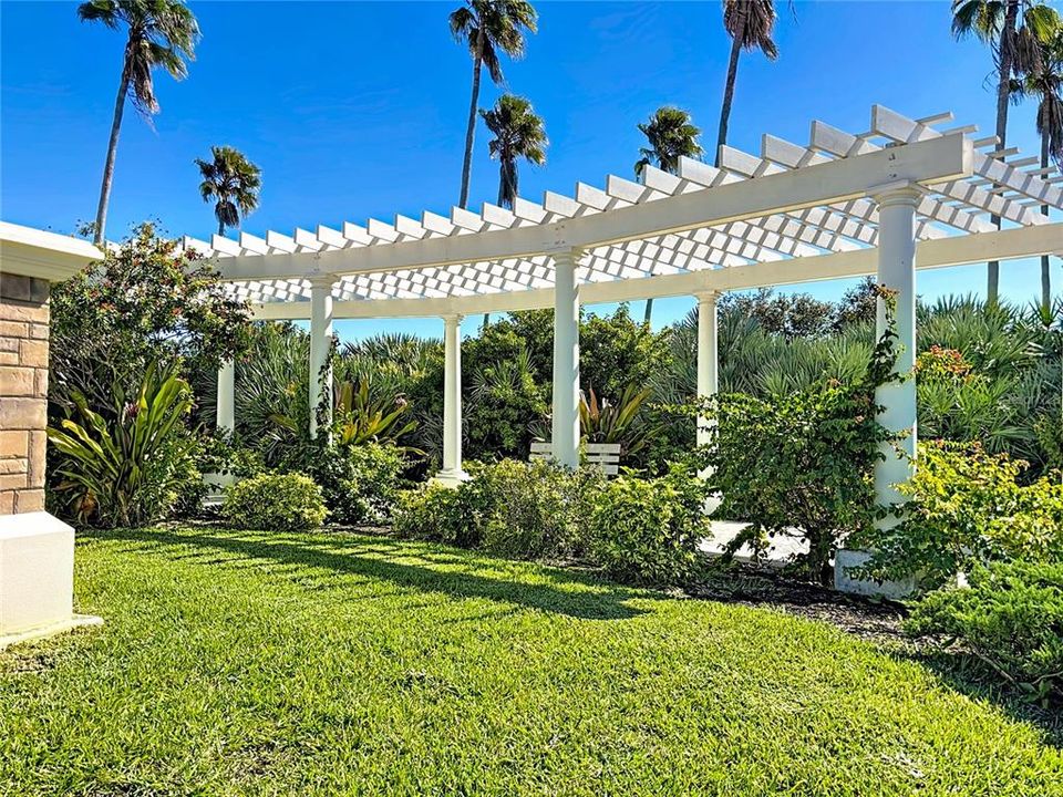 На продажу: $238,000 (2 спален, 2 ванн, 1268 Квадратных фут)