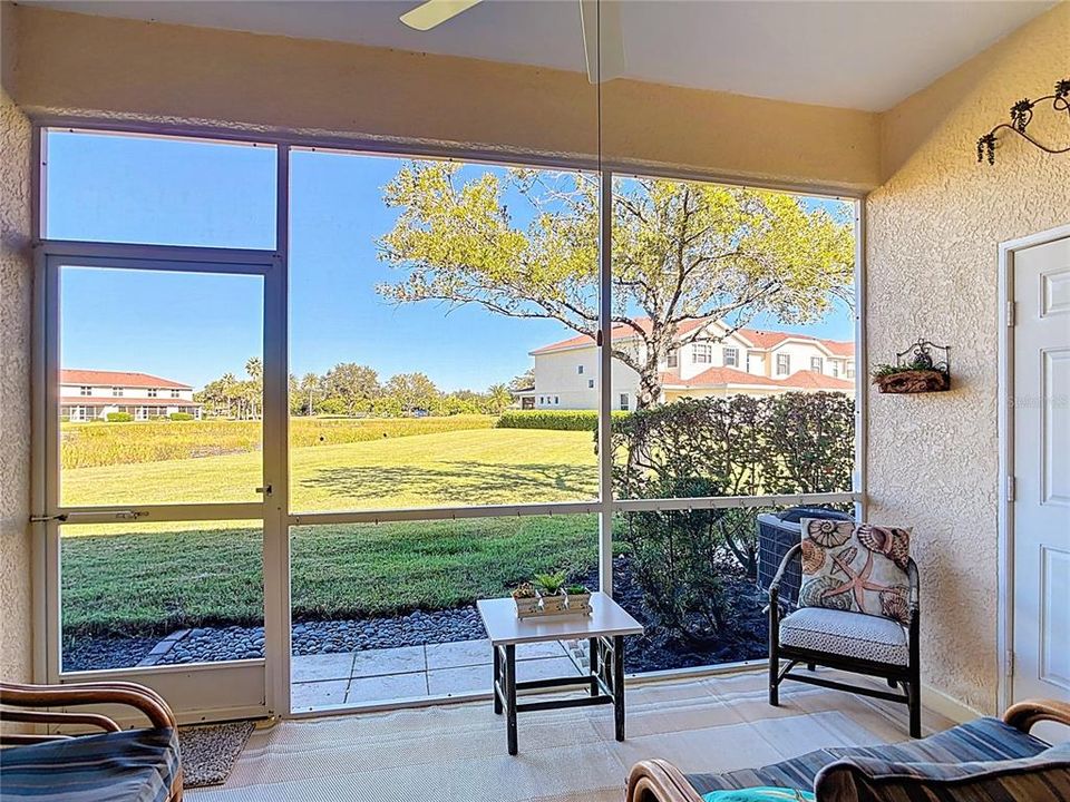 На продажу: $238,000 (2 спален, 2 ванн, 1268 Квадратных фут)