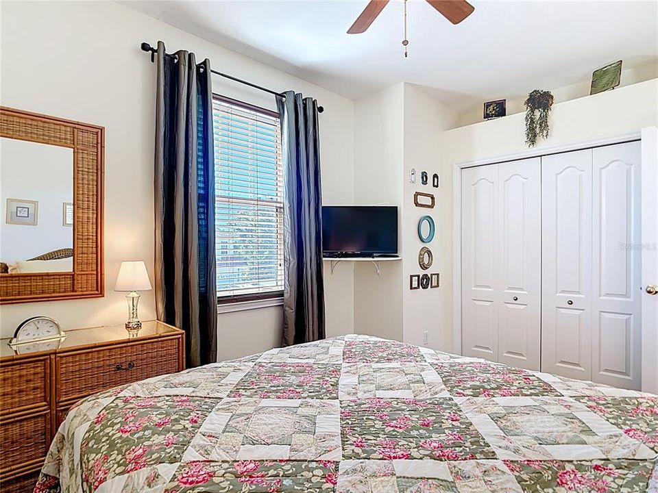 На продажу: $238,000 (2 спален, 2 ванн, 1268 Квадратных фут)