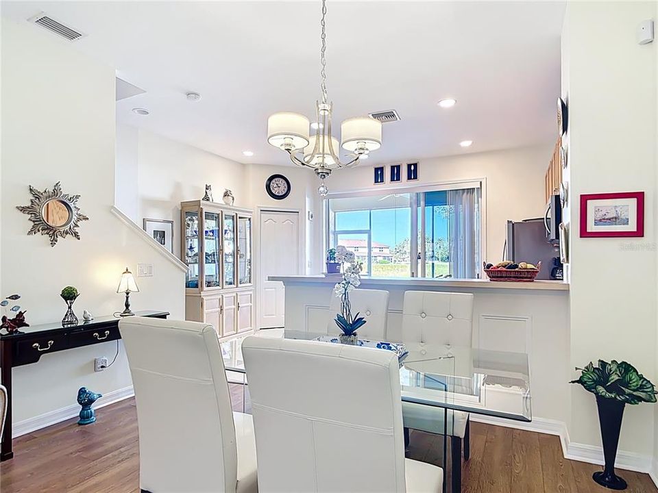 На продажу: $238,000 (2 спален, 2 ванн, 1268 Квадратных фут)