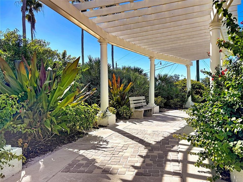 На продажу: $238,000 (2 спален, 2 ванн, 1268 Квадратных фут)