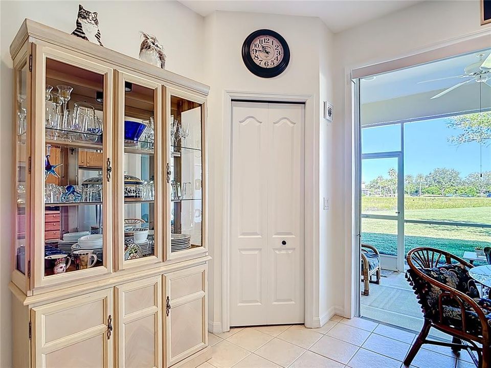 На продажу: $238,000 (2 спален, 2 ванн, 1268 Квадратных фут)