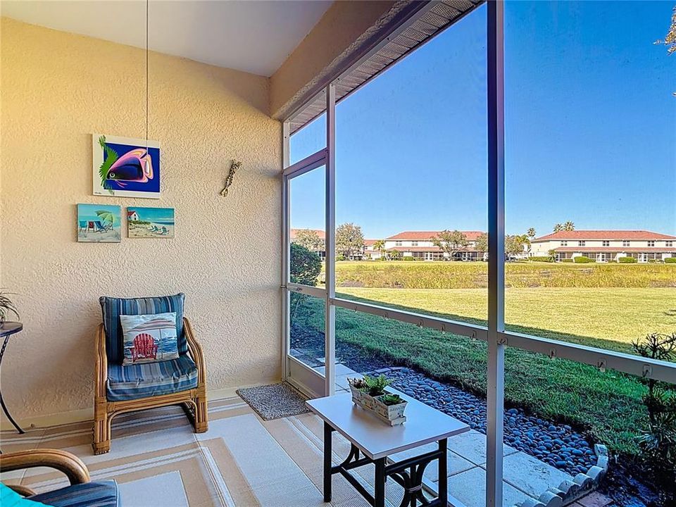 На продажу: $238,000 (2 спален, 2 ванн, 1268 Квадратных фут)