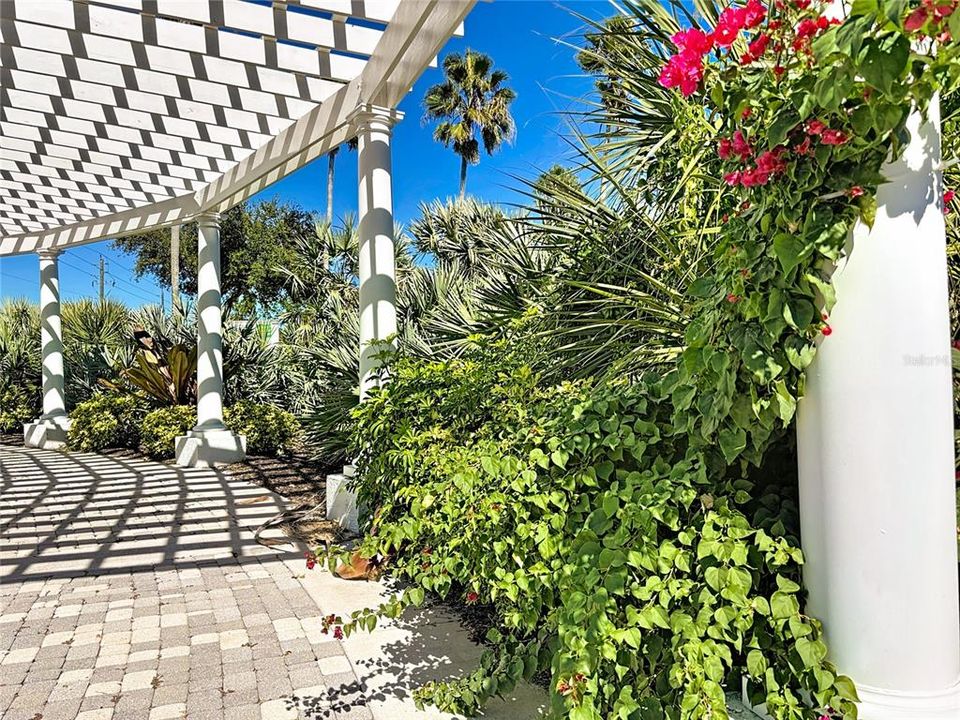 На продажу: $238,000 (2 спален, 2 ванн, 1268 Квадратных фут)