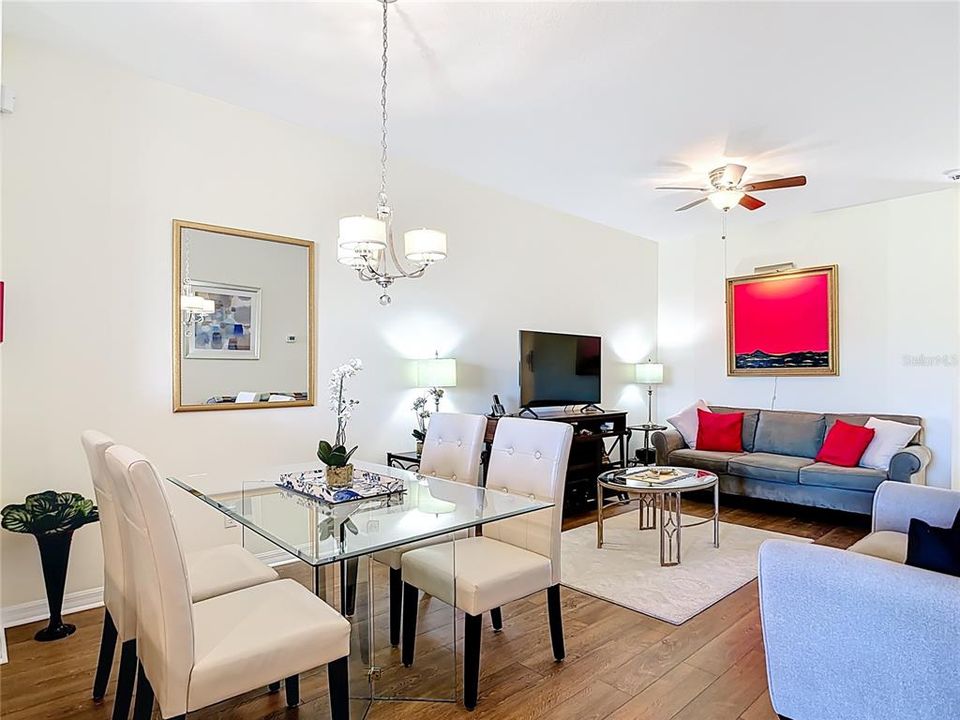 На продажу: $238,000 (2 спален, 2 ванн, 1268 Квадратных фут)