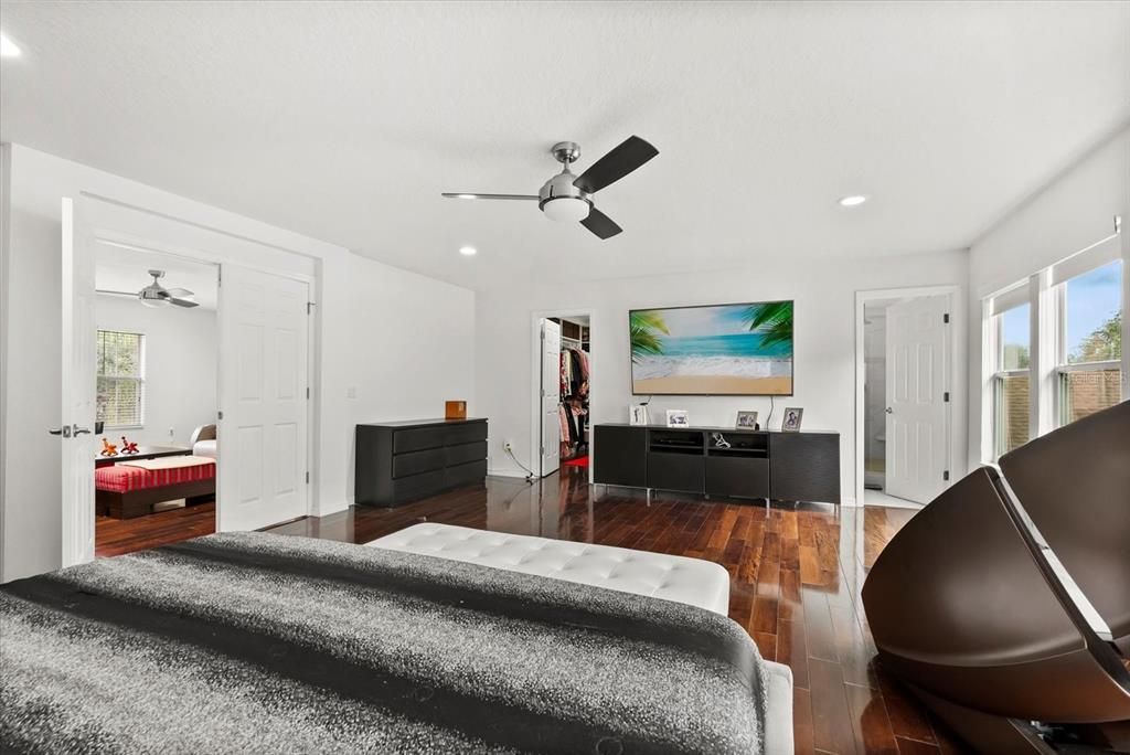 For Rent: $5,470 (5 beds, 3 baths, 3290 Square Feet)