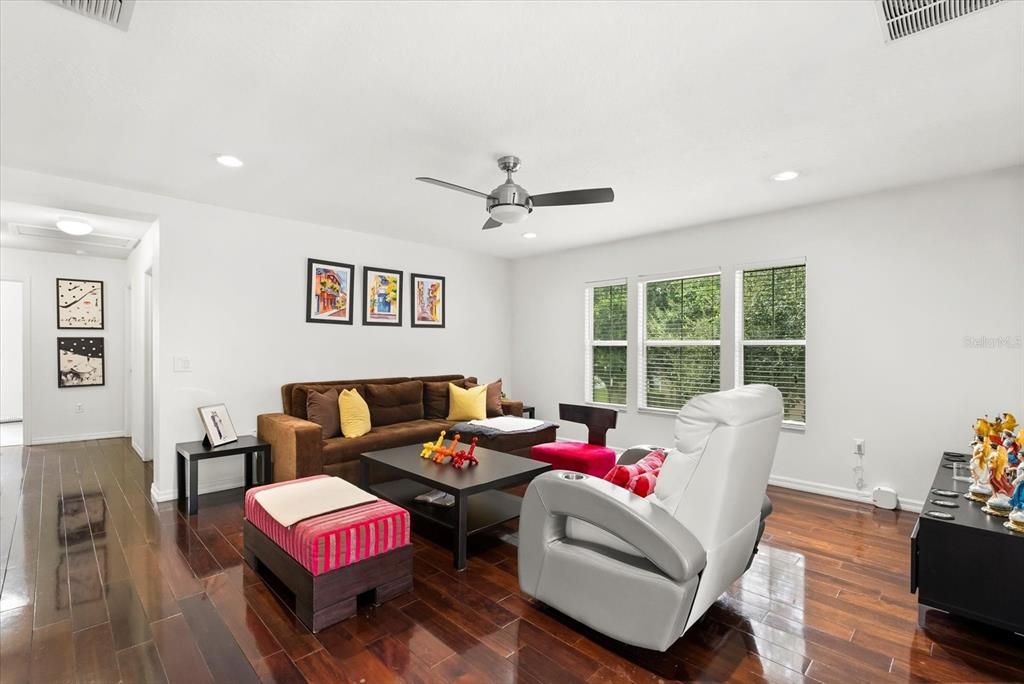 For Rent: $5,470 (5 beds, 3 baths, 3290 Square Feet)