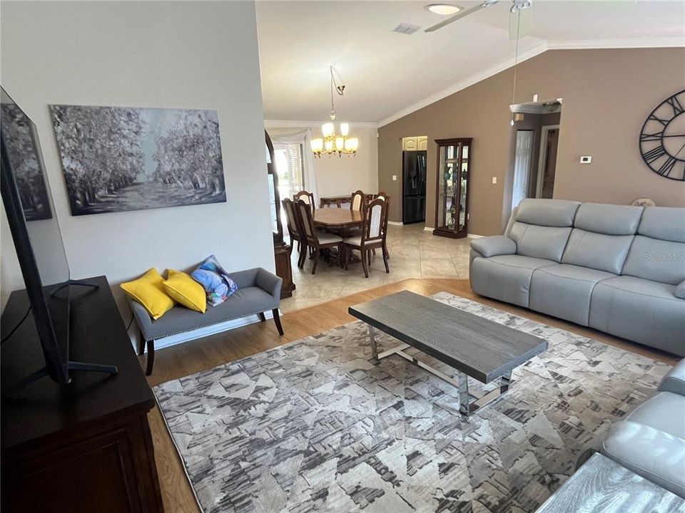 待售: $299,900 (2 贝兹, 2 浴室, 1537 平方英尺)