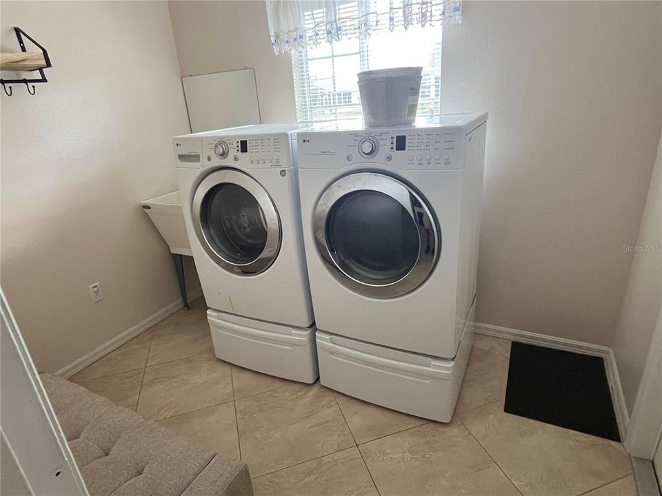 待售: $299,900 (2 贝兹, 2 浴室, 1537 平方英尺)