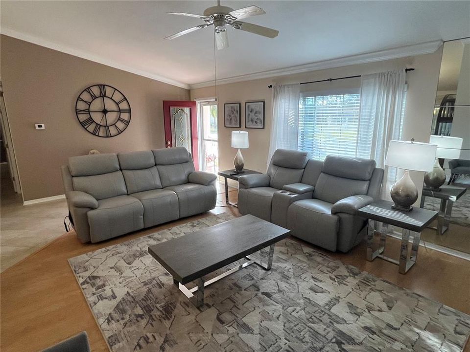 待售: $299,900 (2 贝兹, 2 浴室, 1537 平方英尺)