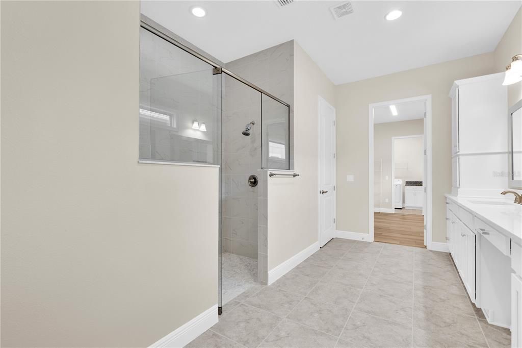 En Venta: $1,149,000 (5 camas, 5 baños, 3747 Pies cuadrados)