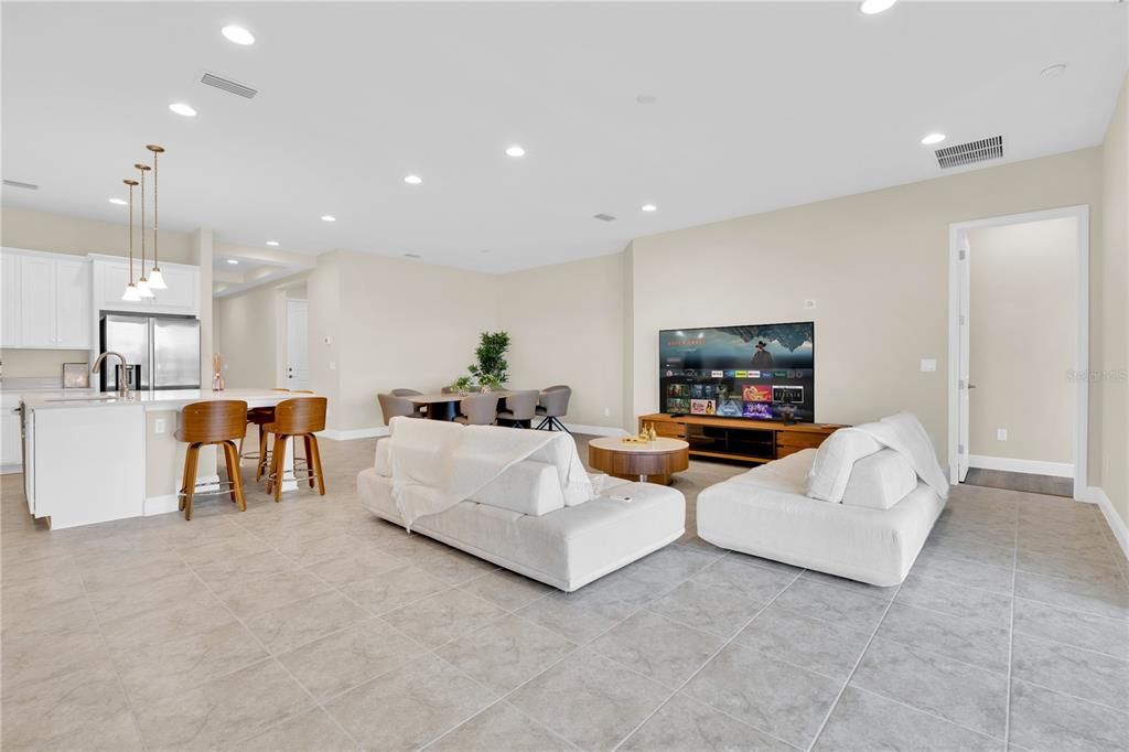 En Venta: $1,149,000 (5 camas, 5 baños, 3747 Pies cuadrados)