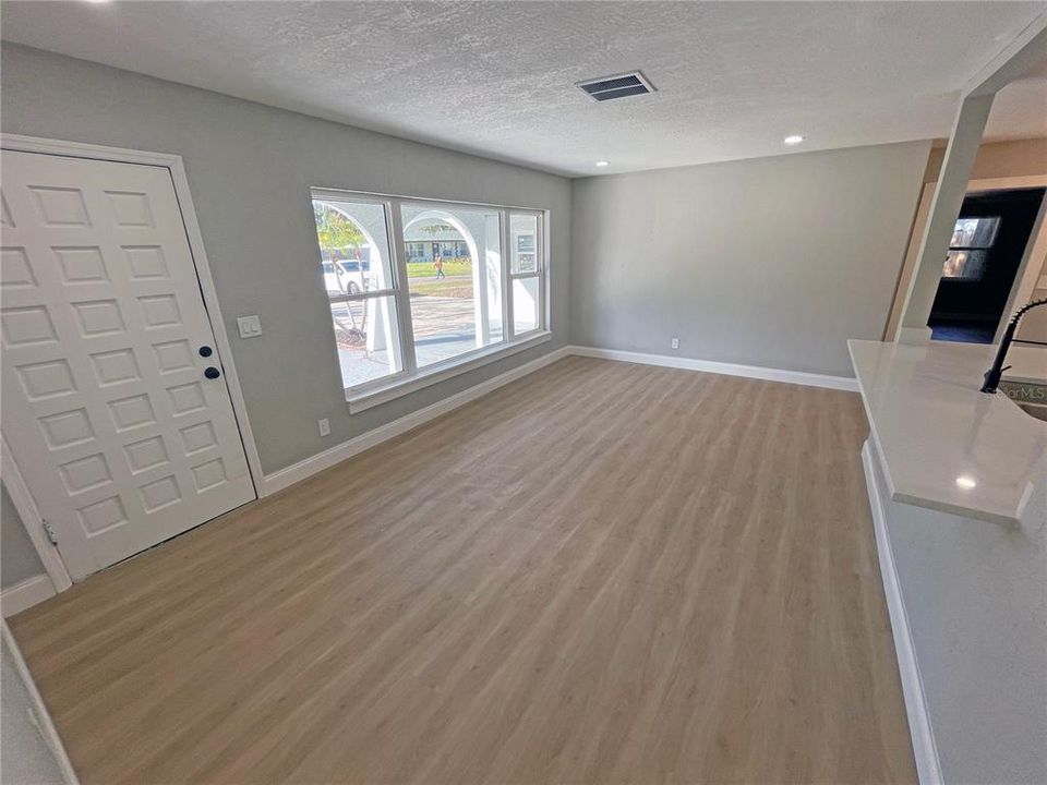 待售: $769,000 (4 贝兹, 3 浴室, 1749 平方英尺)