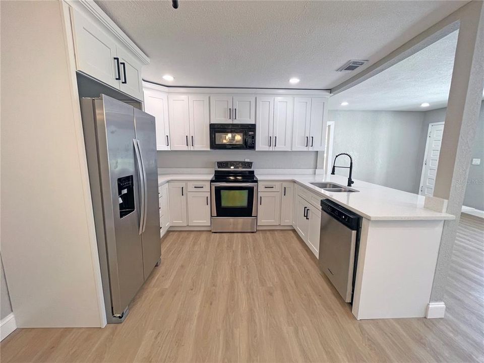 待售: $769,000 (4 贝兹, 3 浴室, 1749 平方英尺)