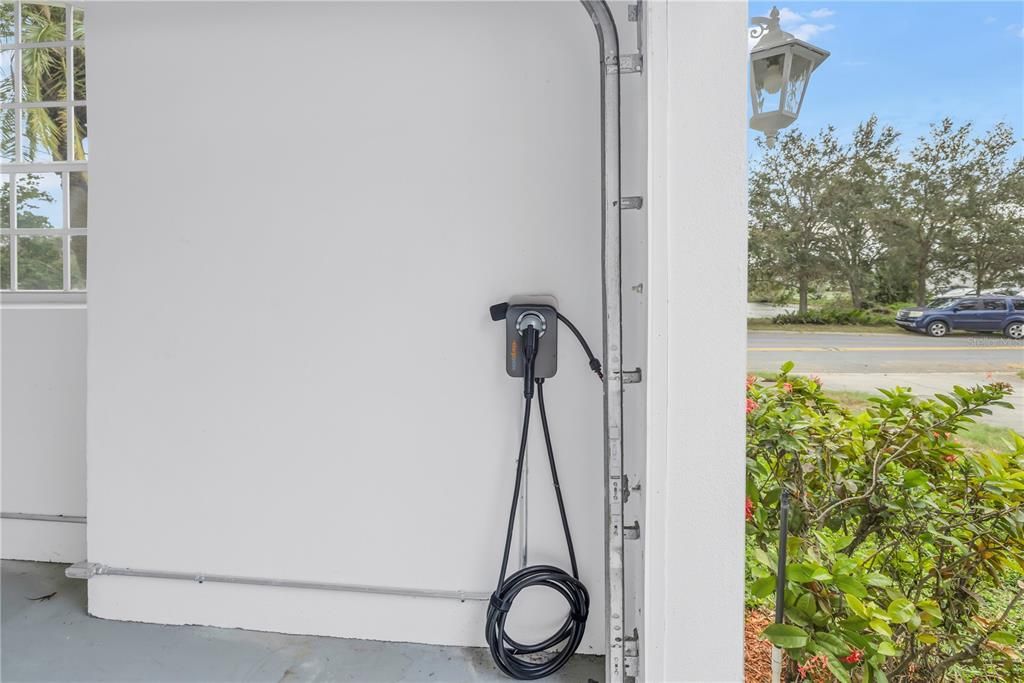 For Sale: $775,000 (4 beds, 3 baths, 2633 Square Feet)