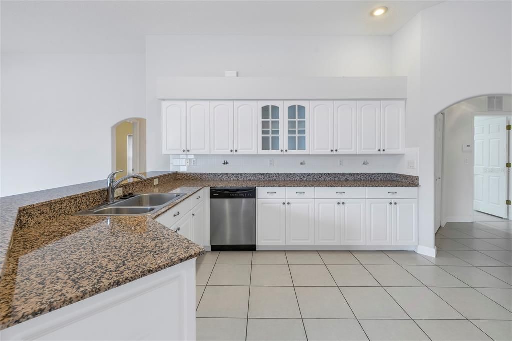 For Sale: $775,000 (4 beds, 3 baths, 2633 Square Feet)