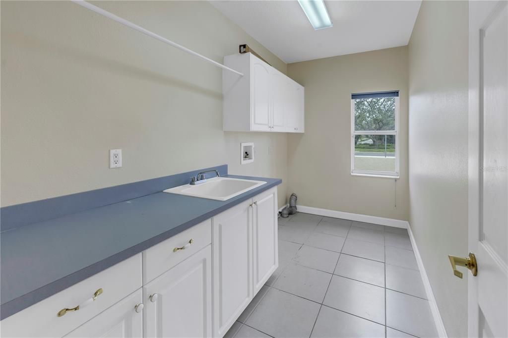 For Sale: $775,000 (4 beds, 3 baths, 2633 Square Feet)