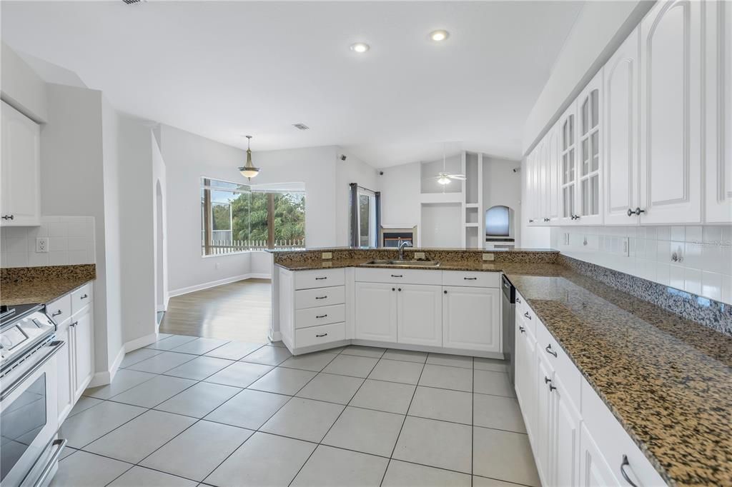 For Sale: $775,000 (4 beds, 3 baths, 2633 Square Feet)