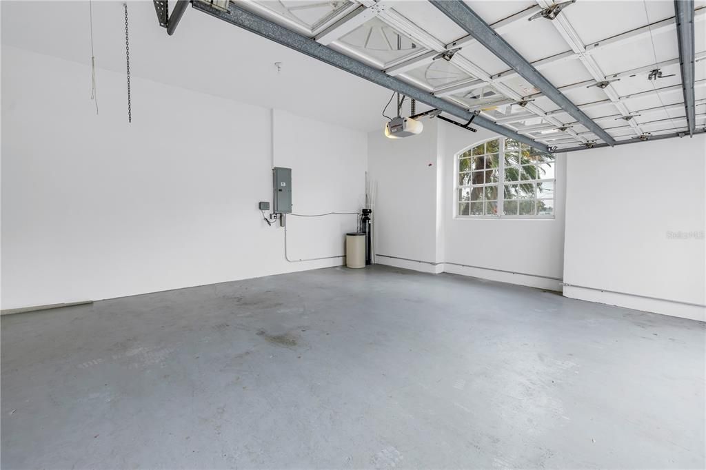 For Sale: $775,000 (4 beds, 3 baths, 2633 Square Feet)