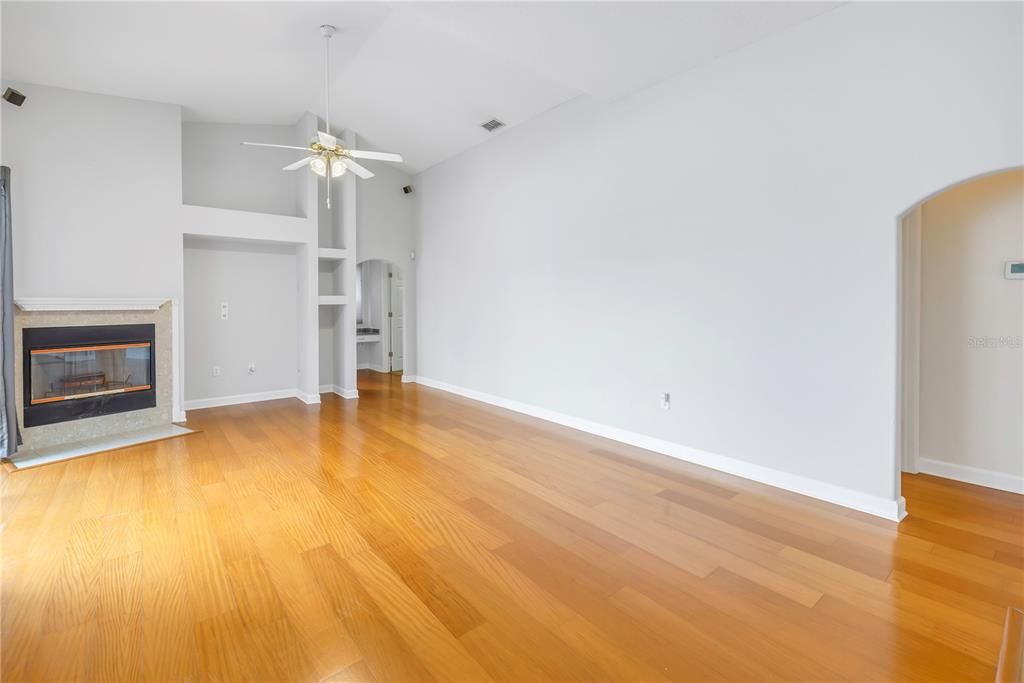 For Sale: $775,000 (4 beds, 3 baths, 2633 Square Feet)