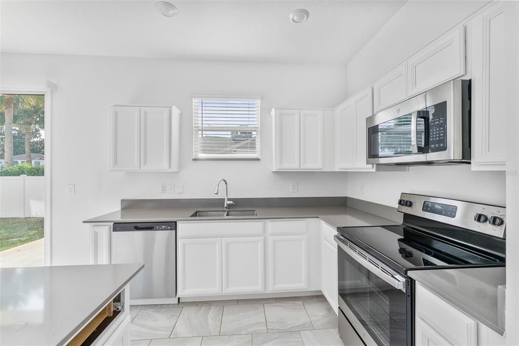 For Rent: $2,150 (3 beds, 2 baths, 1848 Square Feet)