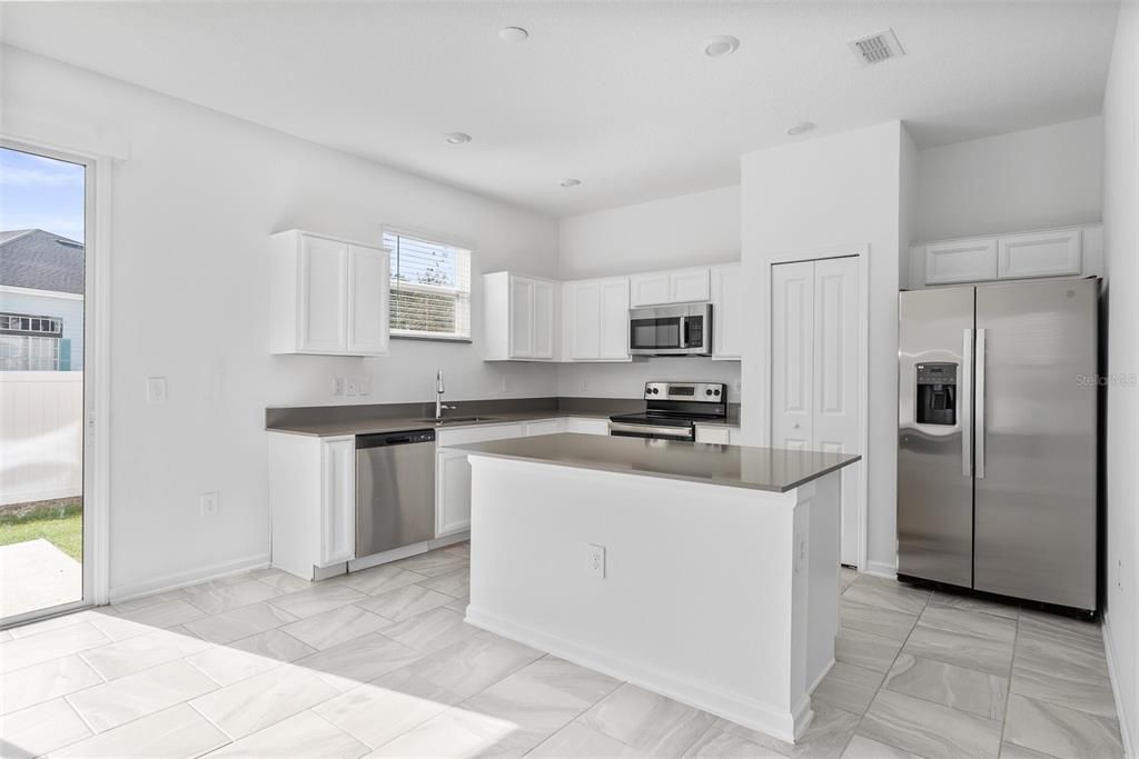 For Rent: $2,150 (3 beds, 2 baths, 1848 Square Feet)