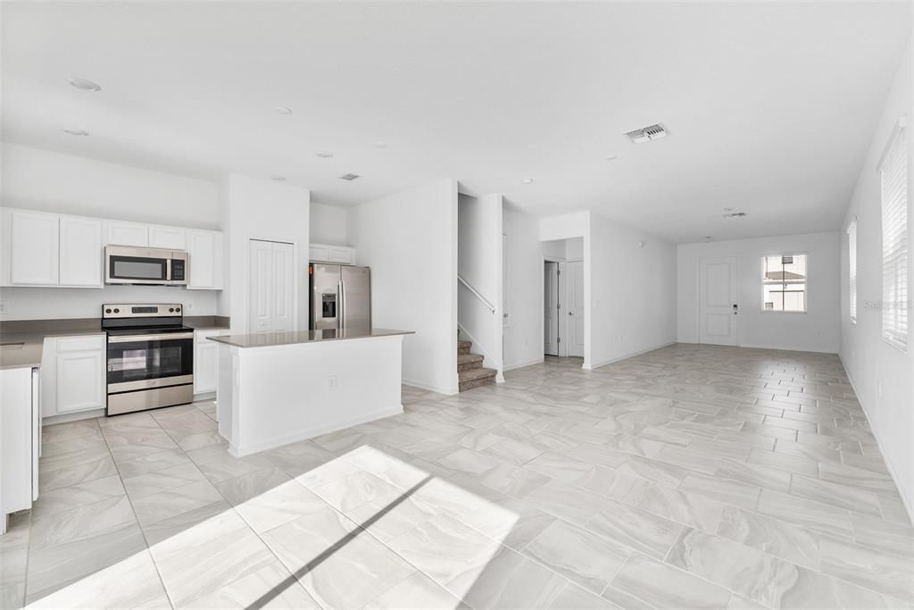 For Rent: $2,150 (3 beds, 2 baths, 1848 Square Feet)