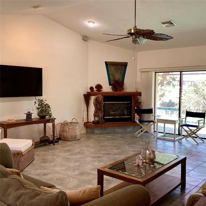 待售: $450,000 (3 贝兹, 2 浴室, 1811 平方英尺)