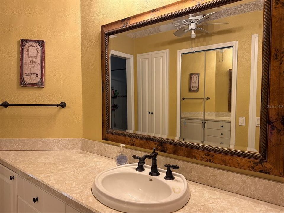En Venta: $385,000 (3 camas, 3 baños, 2357 Pies cuadrados)
