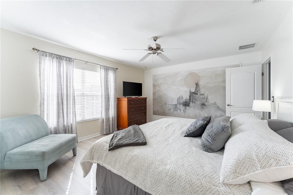 For Sale: $394,900 (4 beds, 3 baths, 1884 Square Feet)