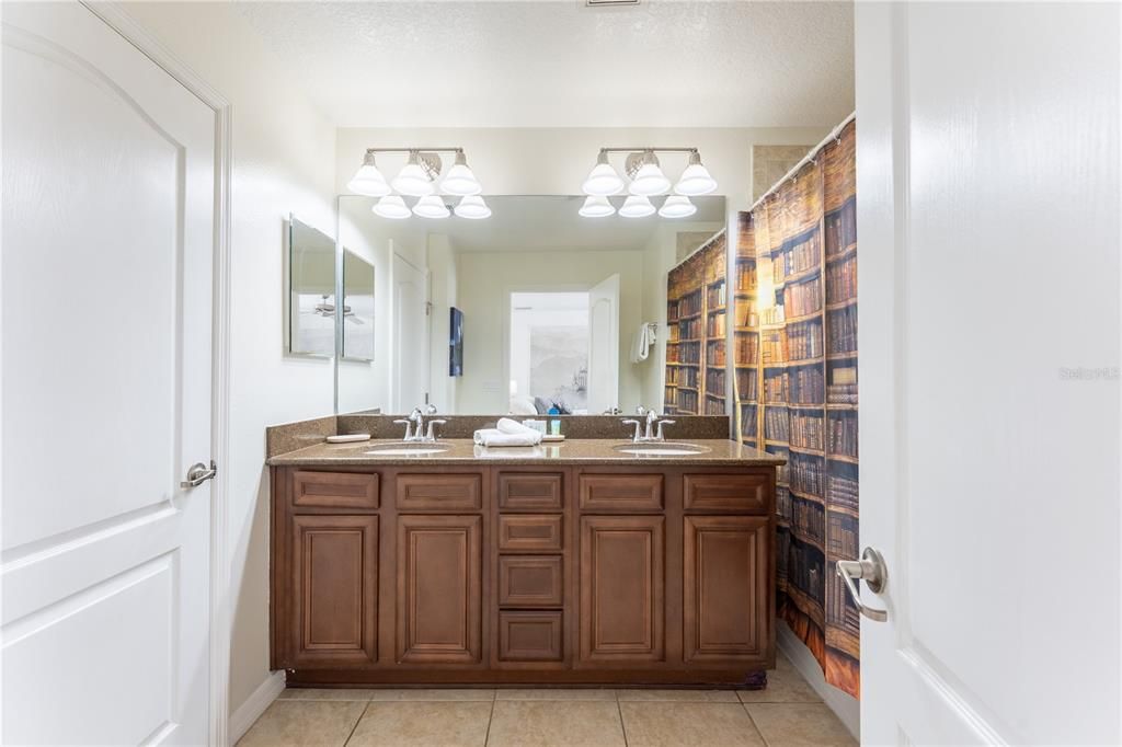 For Sale: $394,900 (4 beds, 3 baths, 1884 Square Feet)