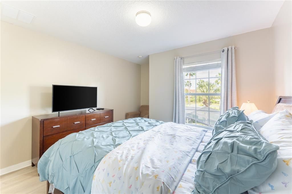 For Sale: $394,900 (4 beds, 3 baths, 1884 Square Feet)