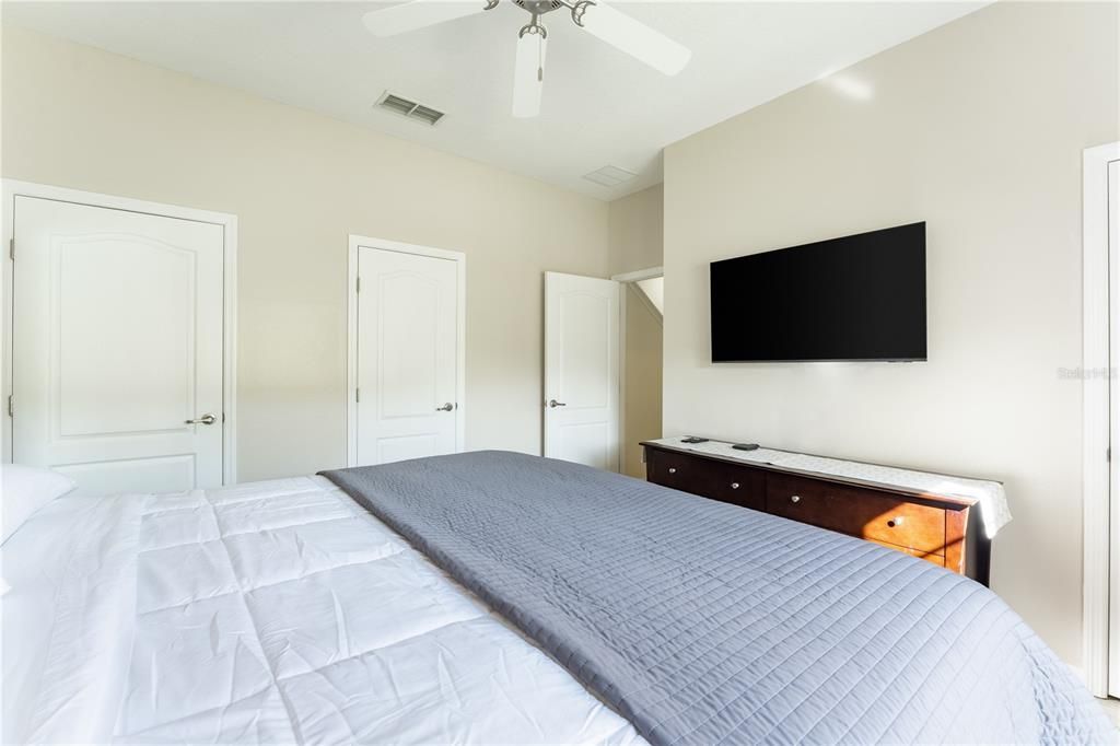 For Sale: $394,900 (4 beds, 3 baths, 1884 Square Feet)