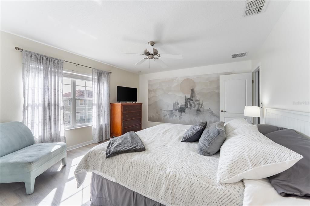 For Sale: $394,900 (4 beds, 3 baths, 1884 Square Feet)