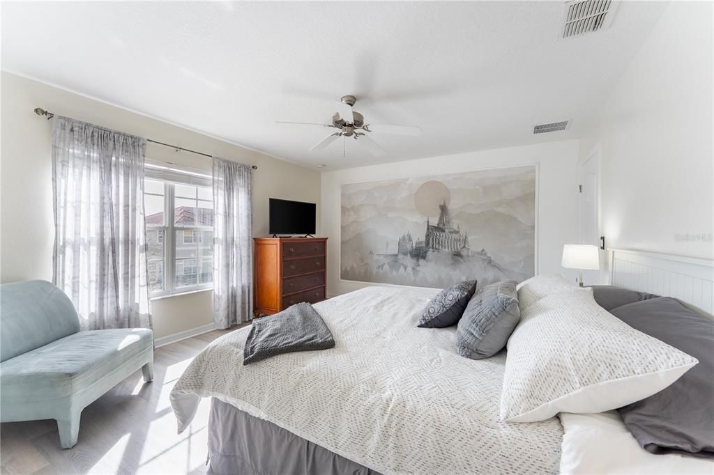 For Sale: $394,900 (4 beds, 3 baths, 1884 Square Feet)