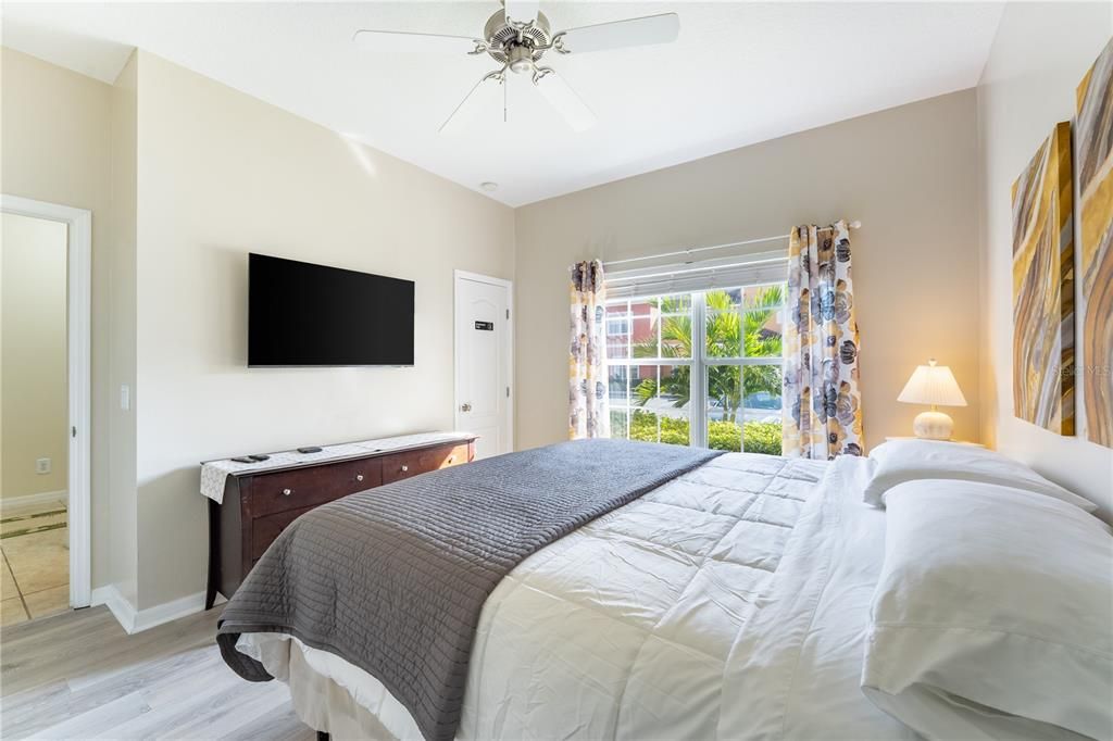 For Sale: $394,900 (4 beds, 3 baths, 1884 Square Feet)